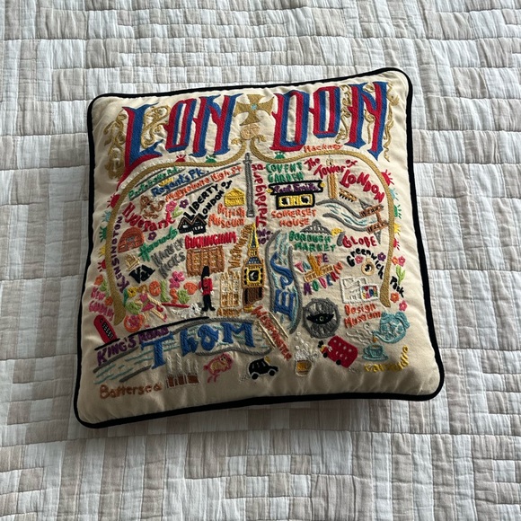 Catstudio- London Hand-Embroidered Pillow - Picture 4 of 7